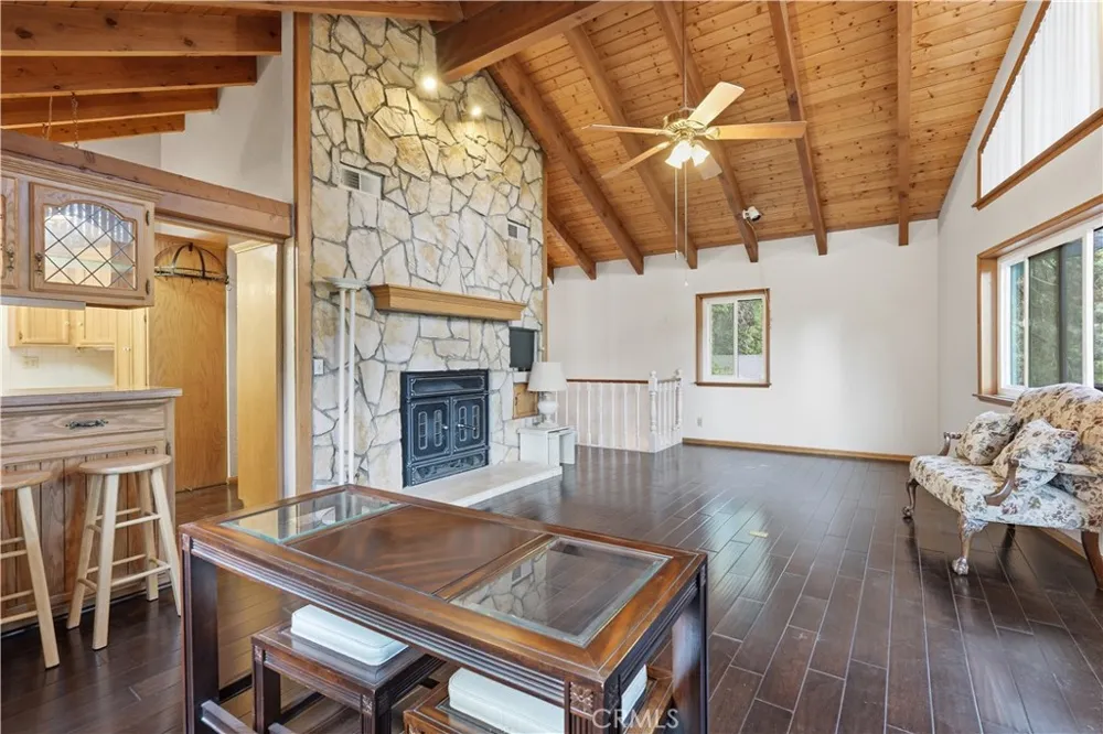 24036 Cresta Crestline, CA 92325