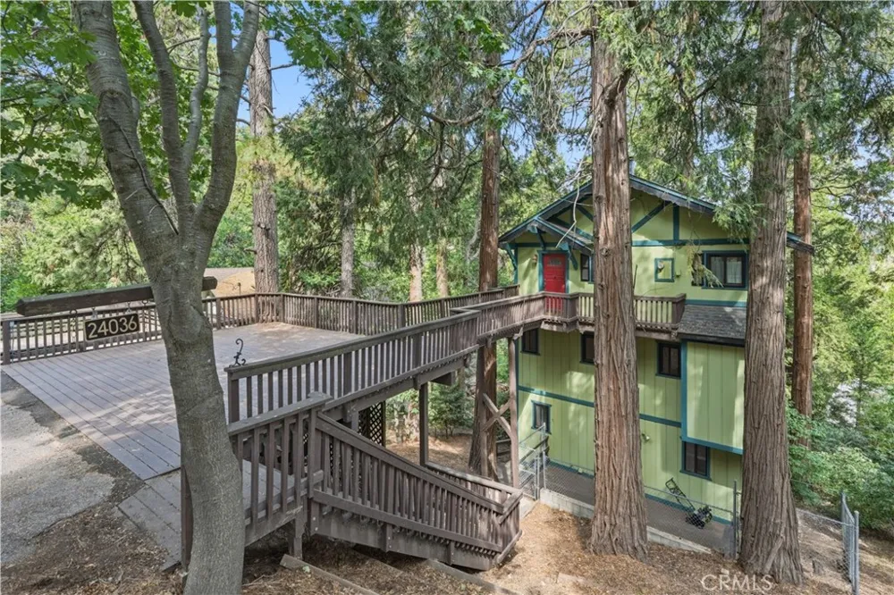 24036 Cresta Crestline, CA 92325