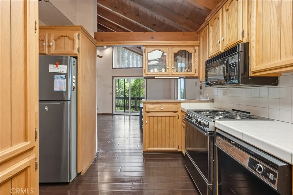24036 Cresta Crestline, CA 92325
