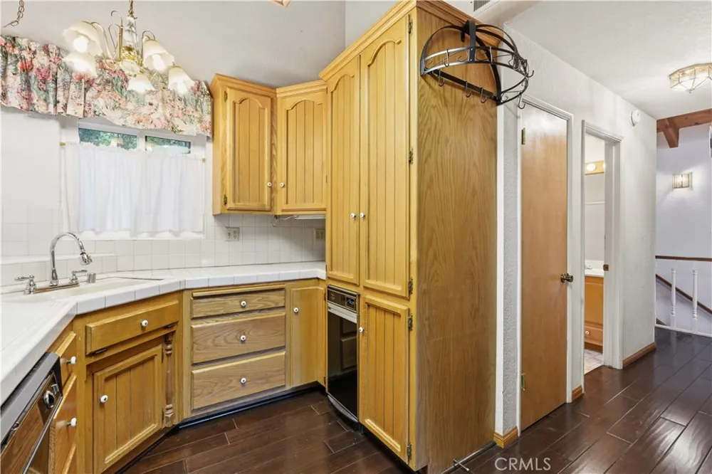 24036 Cresta Crestline, CA 92325