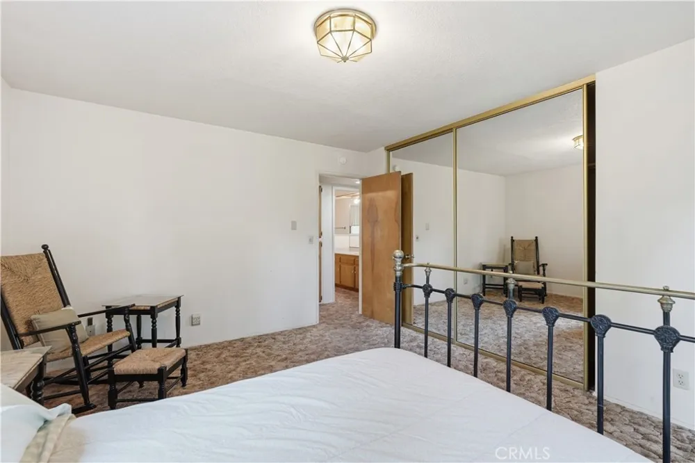 24036 Cresta Crestline, CA 92325