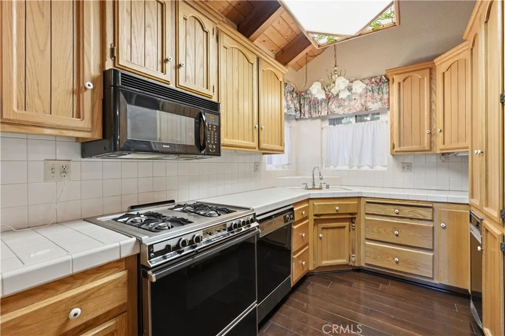 24036 Cresta Crestline, CA 92325