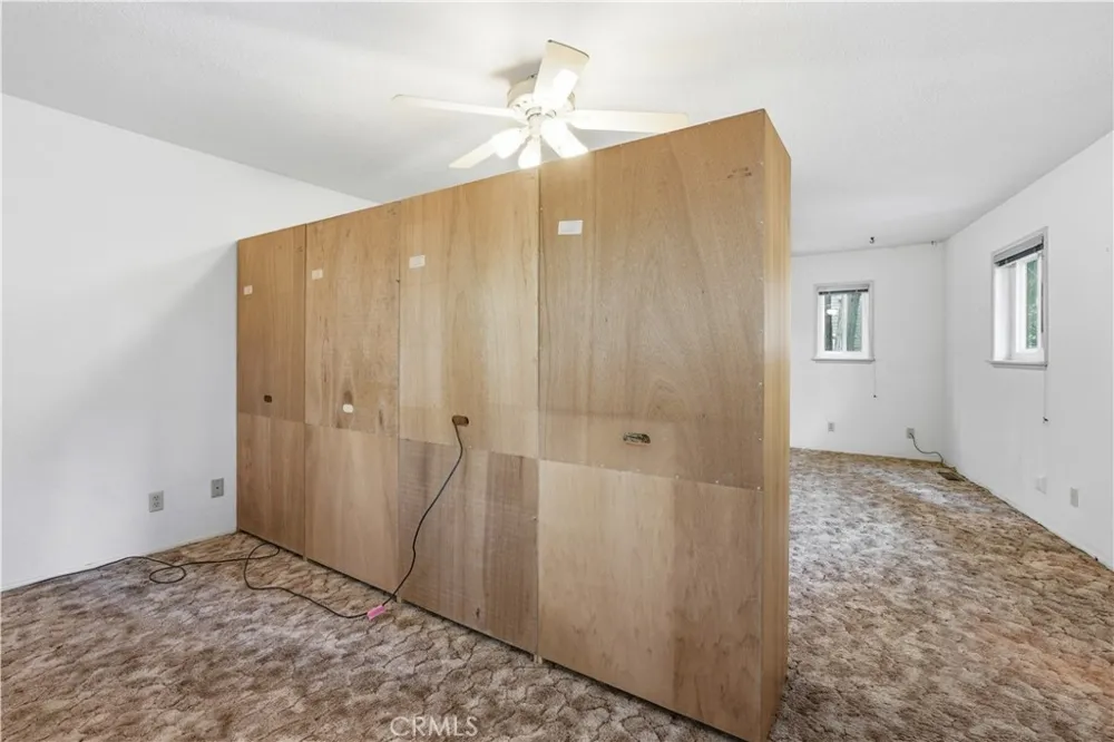 24036 Cresta Crestline, CA 92325