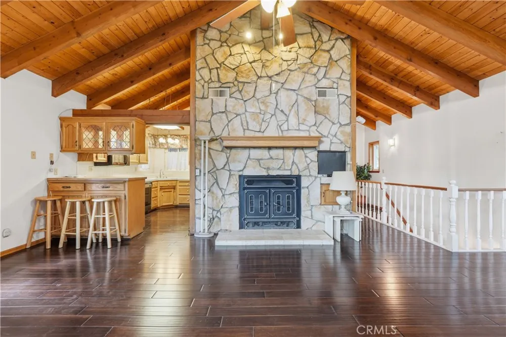 24036 Cresta Crestline, CA 92325