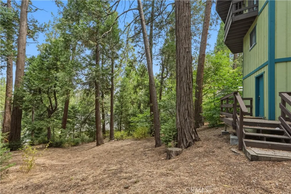 24036 Cresta Crestline, CA 92325