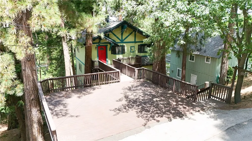 24036 Cresta Crestline, CA 92325