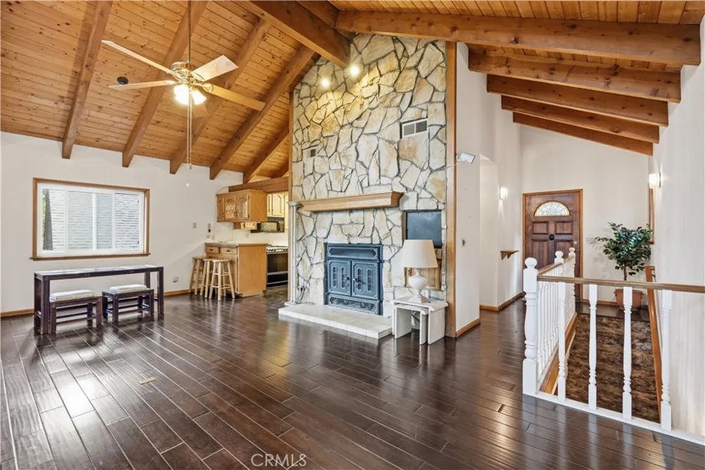24036 Cresta Crestline, CA 92325