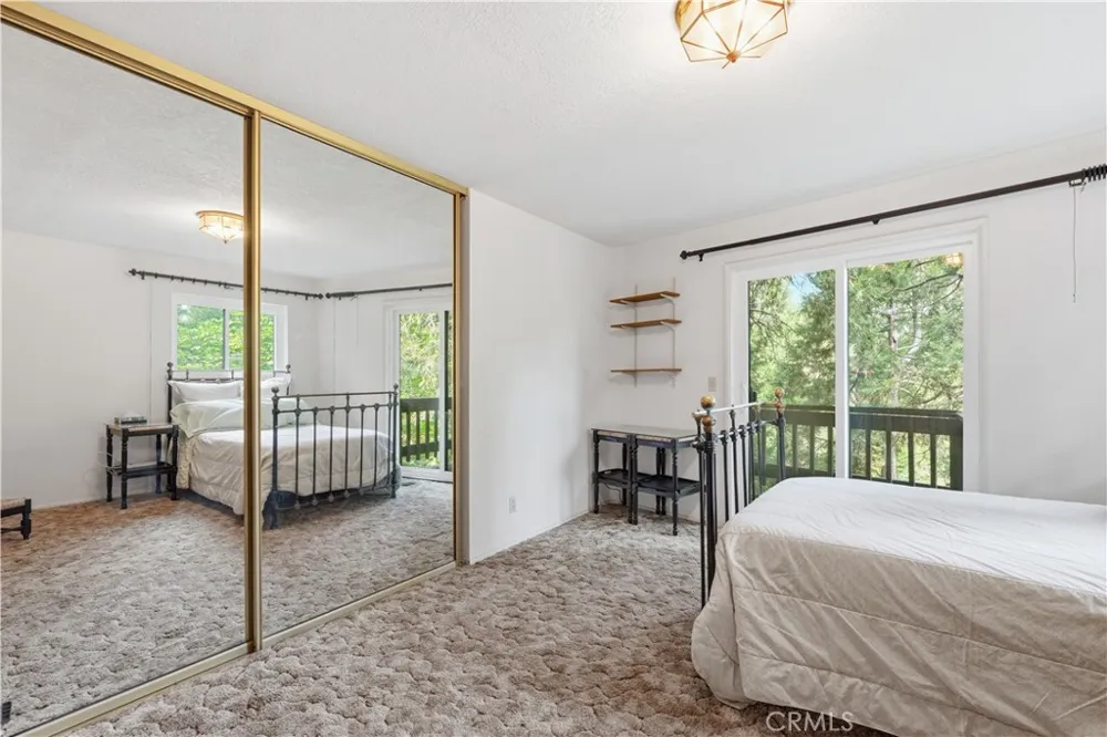 24036 Cresta Crestline, CA 92325