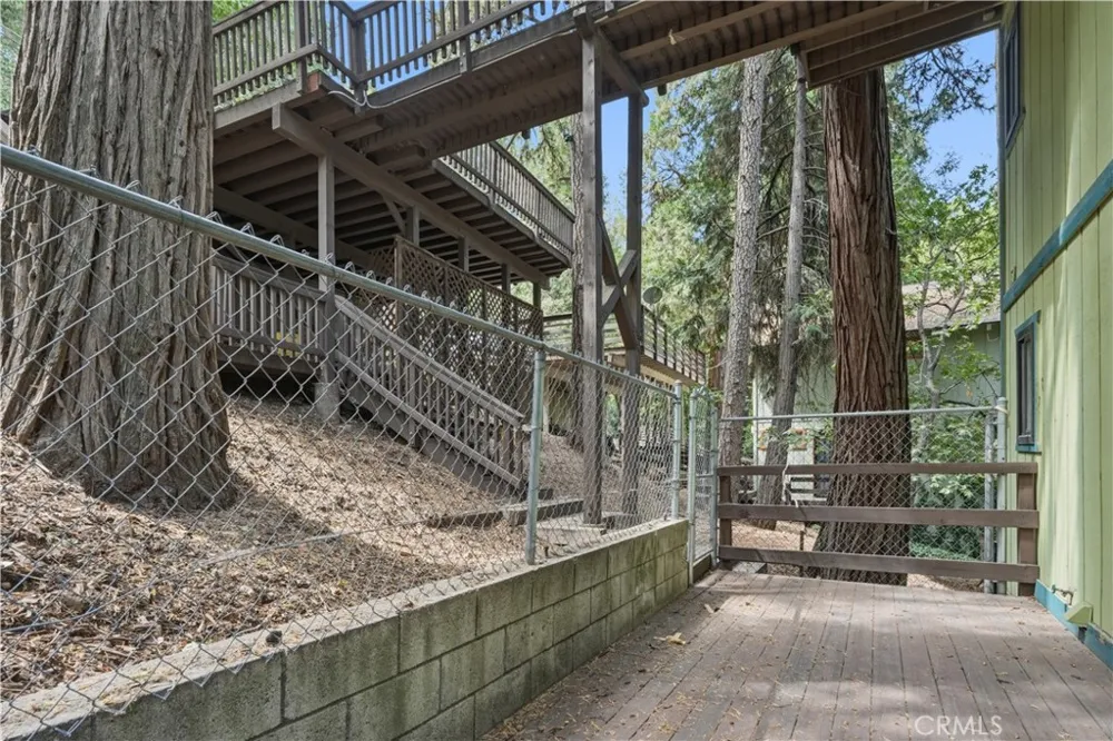 24036 Cresta Crestline, CA 92325
