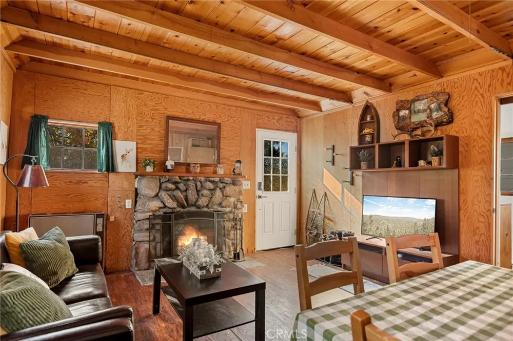 2478 Elko Arrowbear, CA 92382