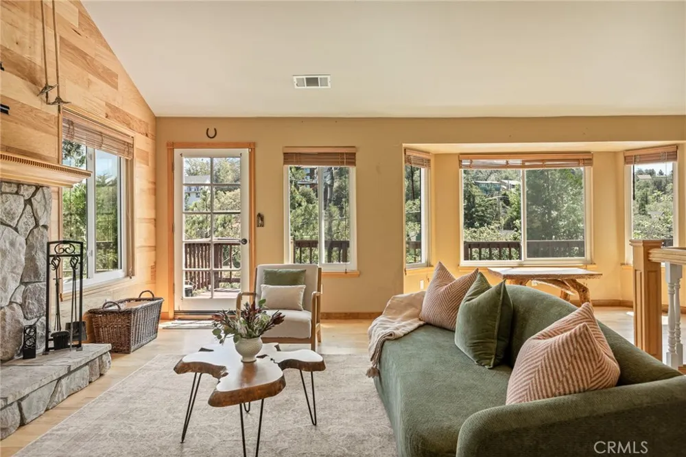 1208 Aleutian Lake Arrowhead, CA 92352