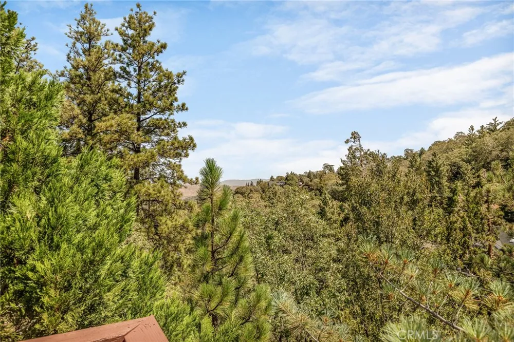 1208 Aleutian Lake Arrowhead, CA 92352