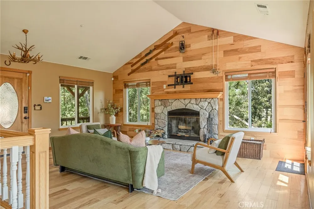 1208 Aleutian Lake Arrowhead, CA 92352