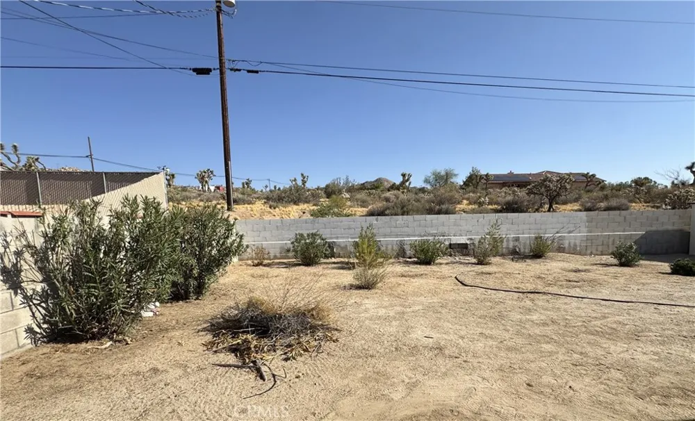 57374 Warren Yucca Valley, CA 92284