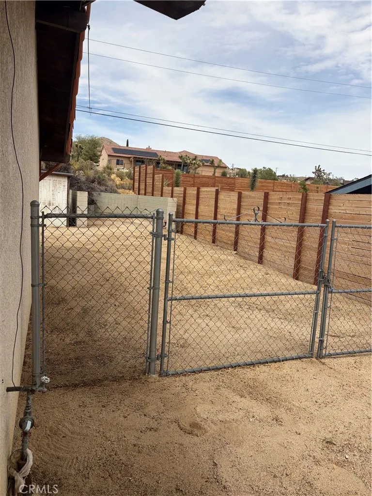 57374 Warren Yucca Valley, CA 92284