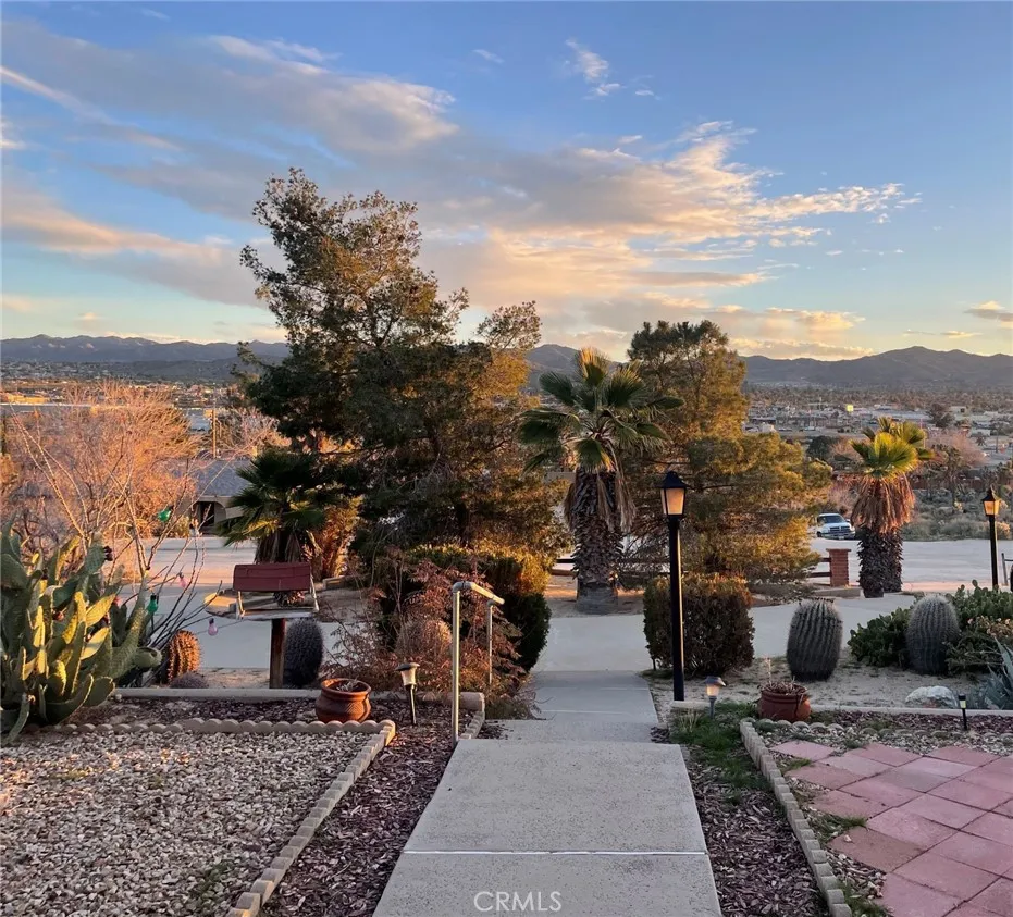 57374 Warren Yucca Valley, CA 92284