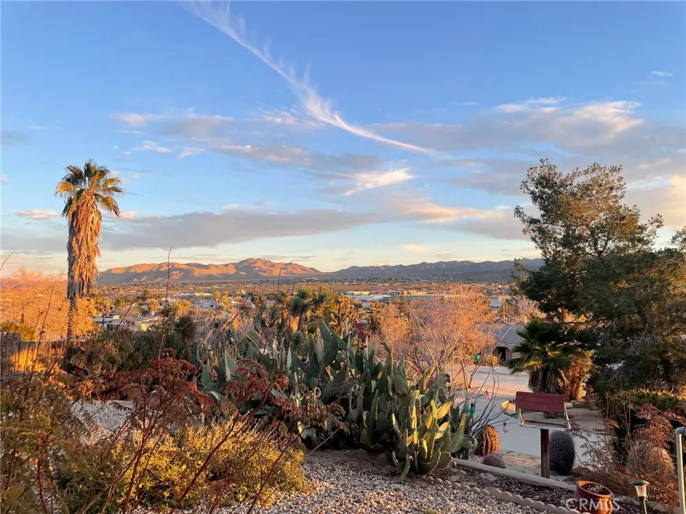 57374 Warren Yucca Valley, CA 92284