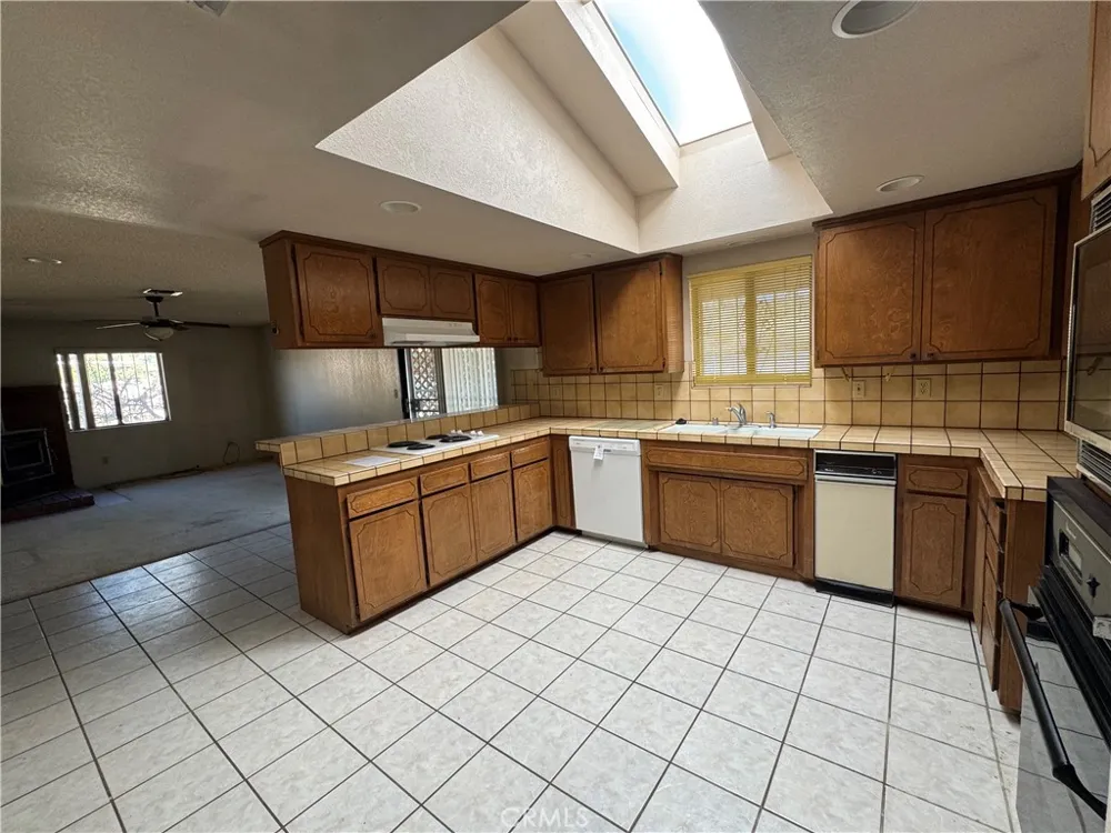 57374 Warren Yucca Valley, CA 92284