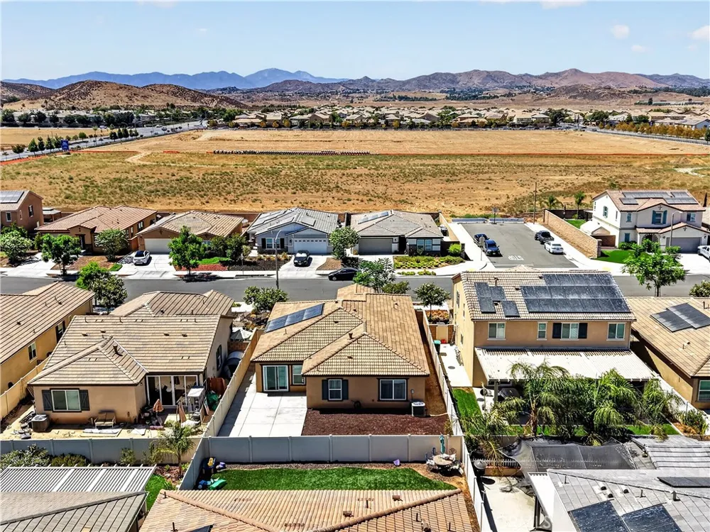 2417 Tulip Drive Perris, CA 92570