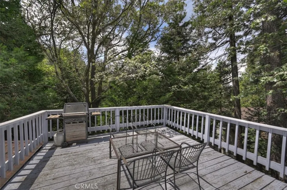 932 Cedar Drive Crestline, CA 92325