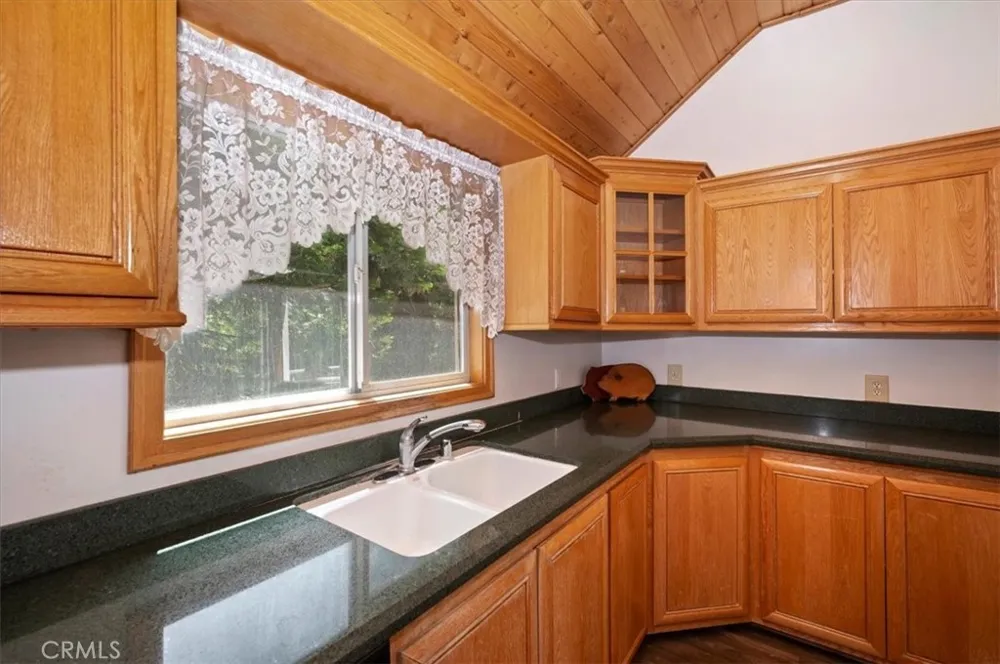 932 Cedar Drive Crestline, CA 92325