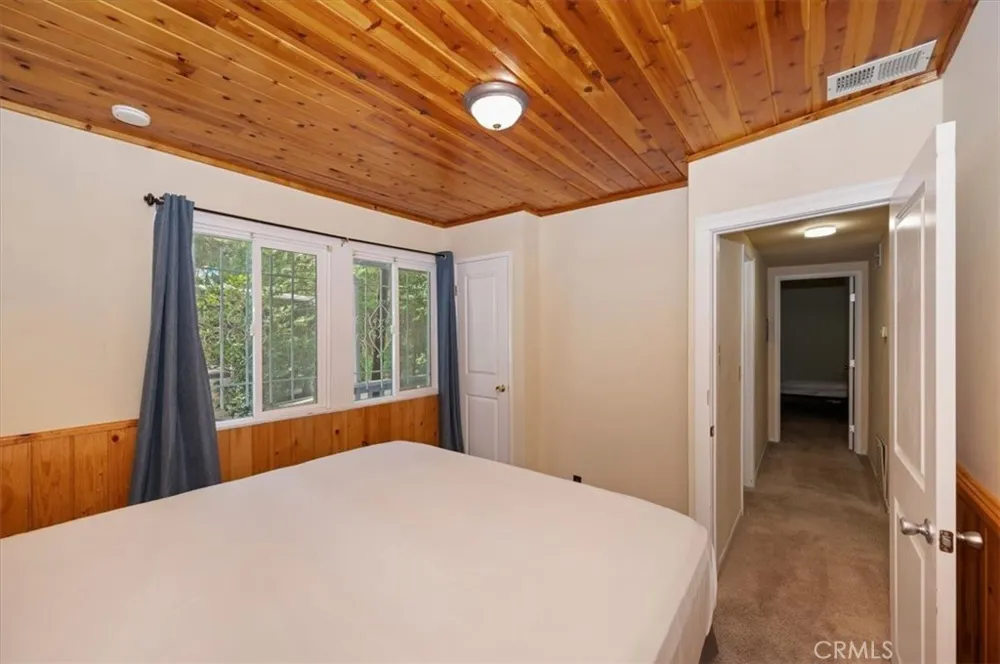 932 Cedar Drive Crestline, CA 92325
