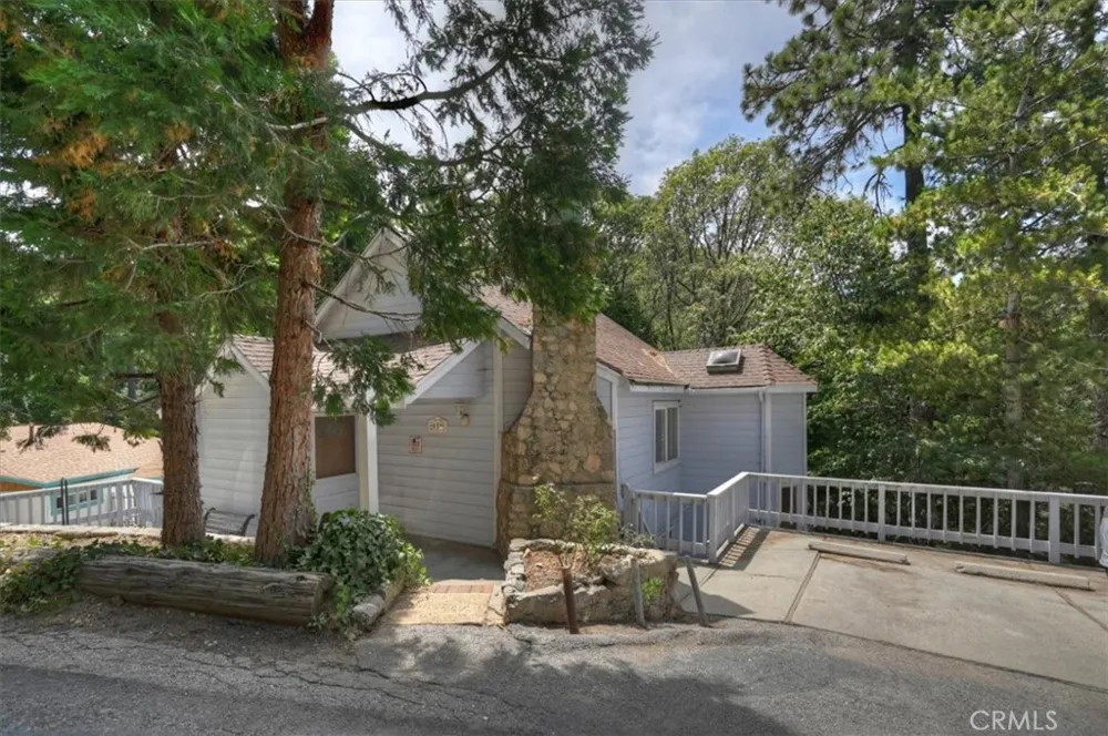 932 Cedar Drive Crestline, CA 92325