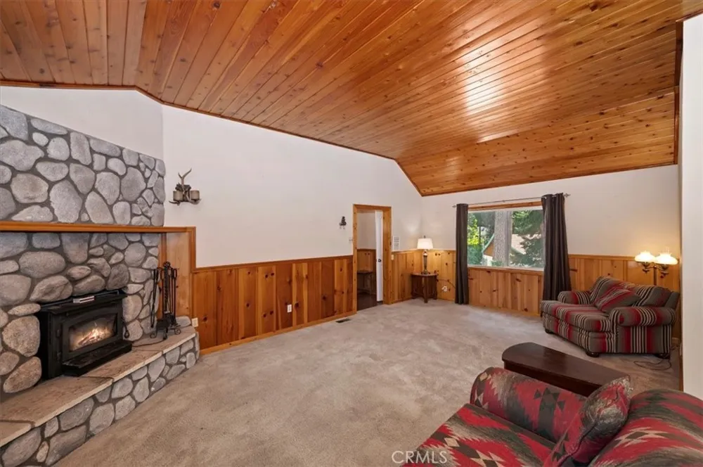 932 Cedar Drive Crestline, CA 92325
