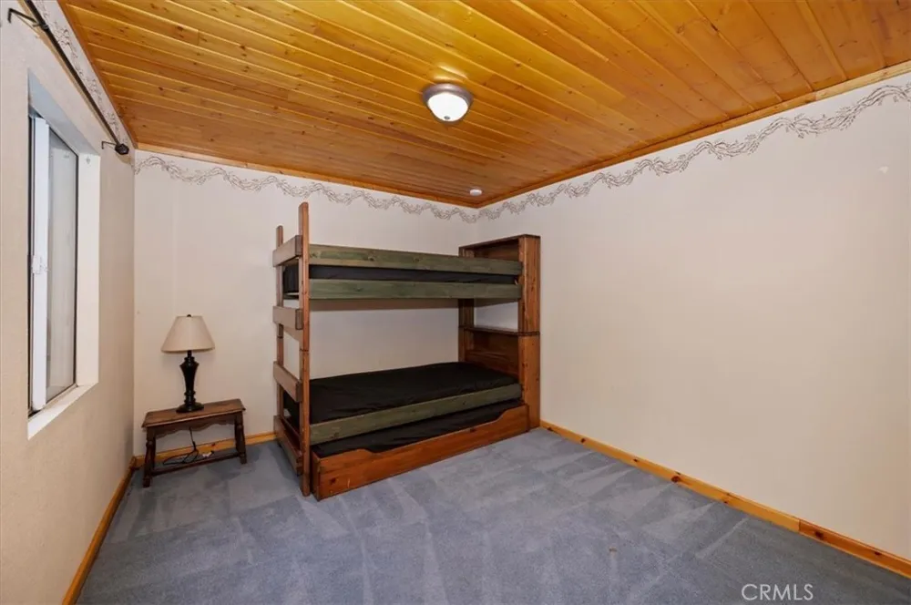 932 Cedar Drive Crestline, CA 92325