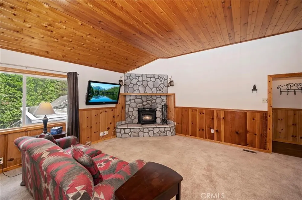 932 Cedar Drive Crestline, CA 92325