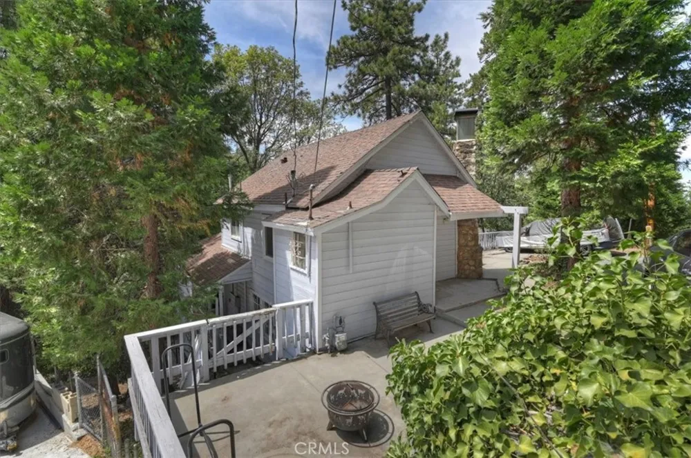932 Cedar Drive Crestline, CA 92325