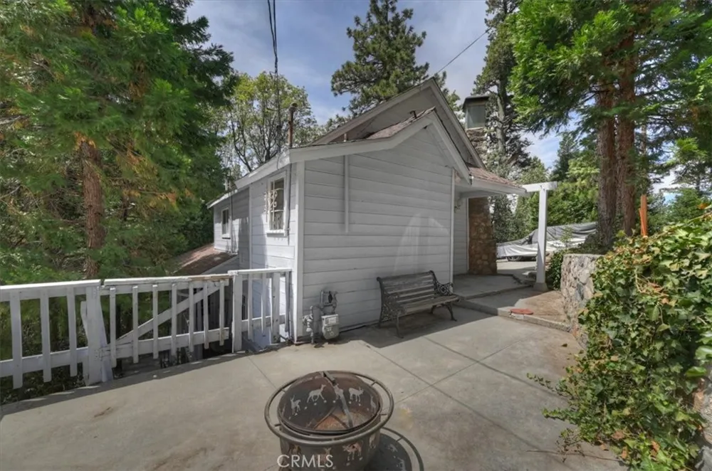 932 Cedar Drive Crestline, CA 92325