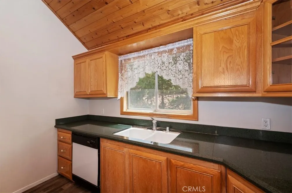 932 Cedar Drive Crestline, CA 92325
