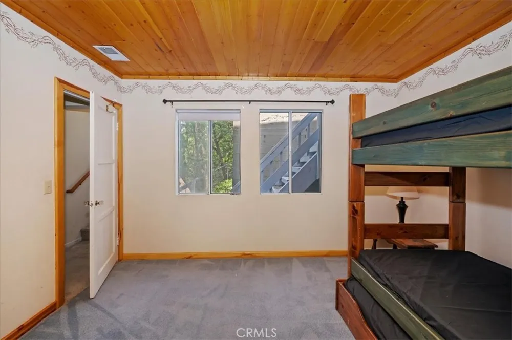 932 Cedar Drive Crestline, CA 92325