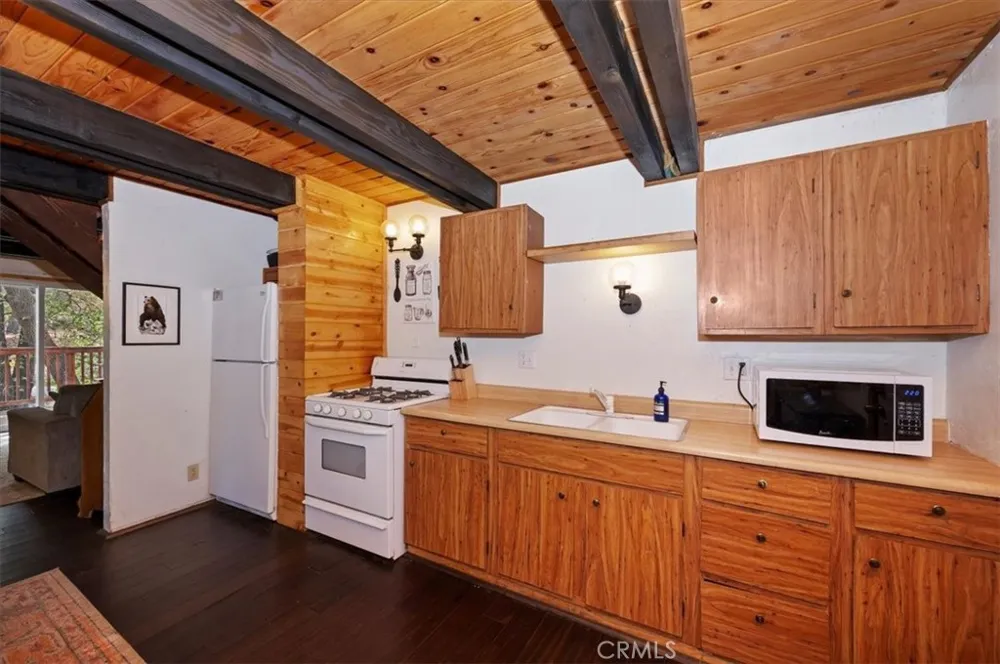 1323 Silverado Big Bear City, CA 92314