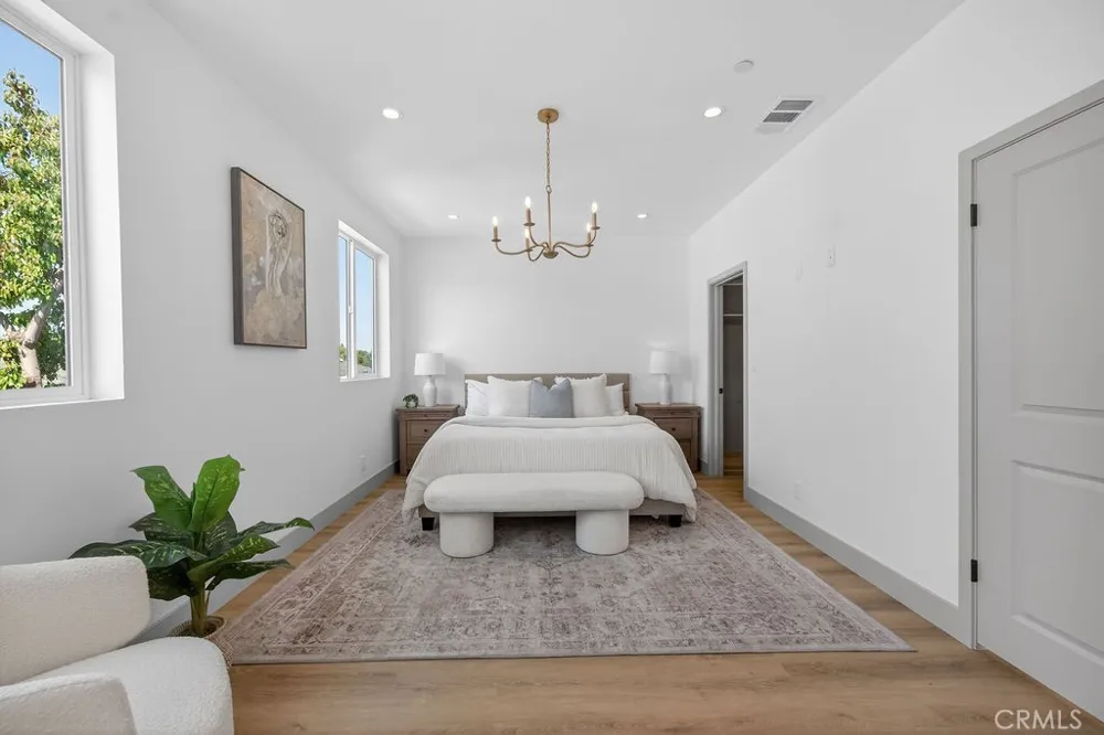15540 Colorado Paramount, CA 90723