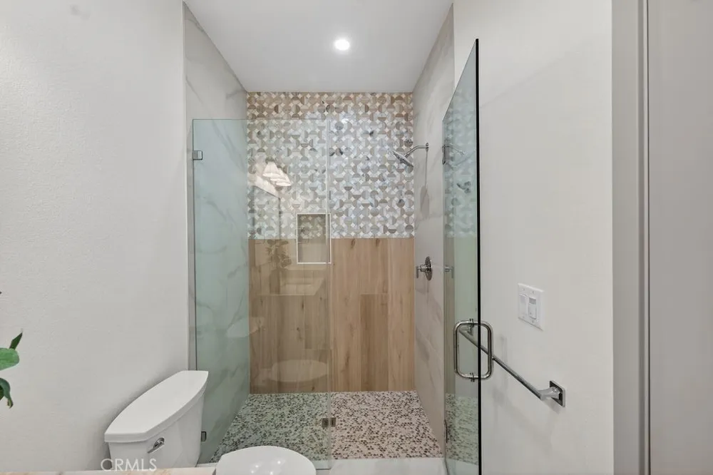 15540 Colorado Paramount, CA 90723