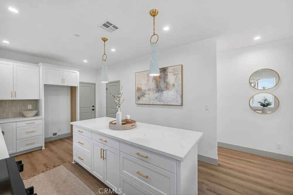 15540 Colorado Paramount, CA 90723