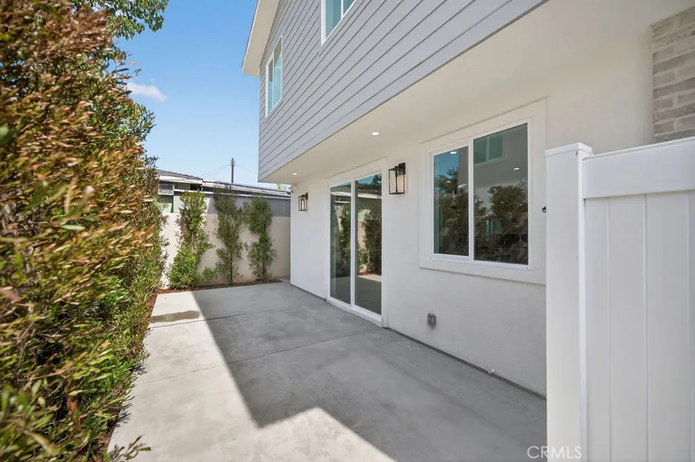 15540 Colorado Paramount, CA 90723