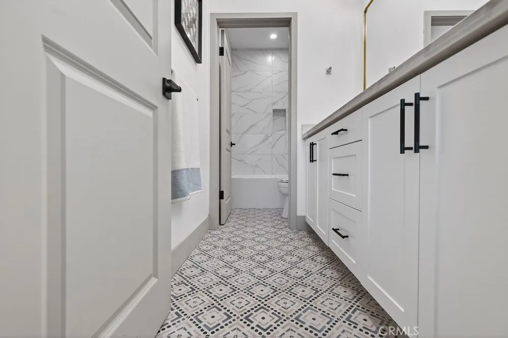15540 Colorado Paramount, CA 90723