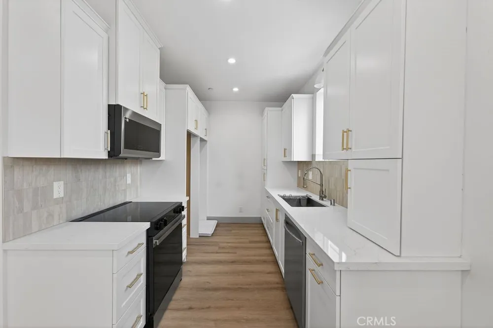 15540 Colorado Paramount, CA 90723