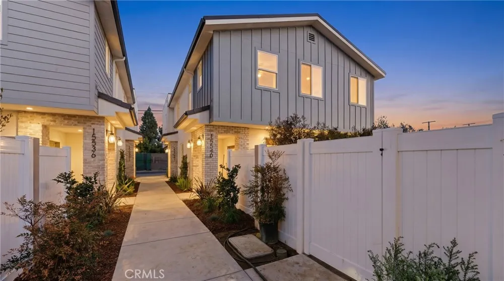 15540 Colorado Paramount, CA 90723