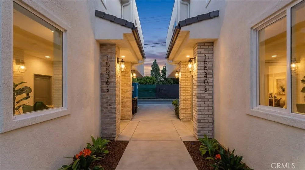 15540 Colorado Paramount, CA 90723