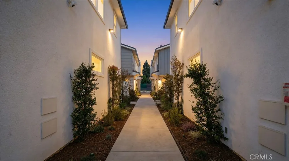 15540 Colorado Paramount, CA 90723