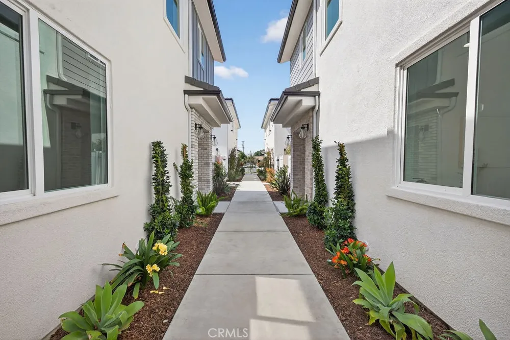 15540 Colorado Paramount, CA 90723