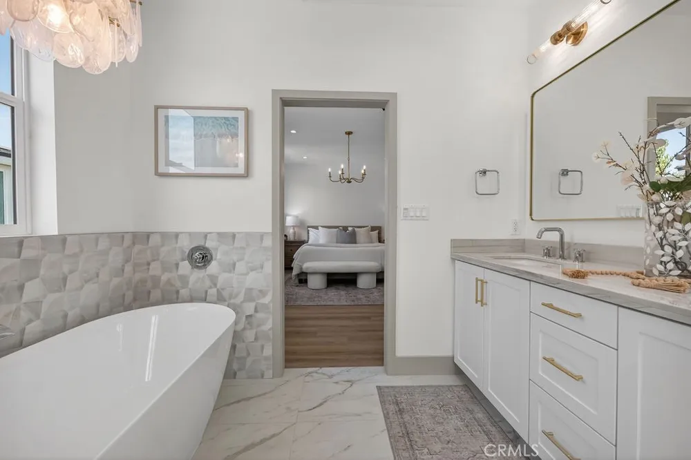15540 Colorado Paramount, CA 90723