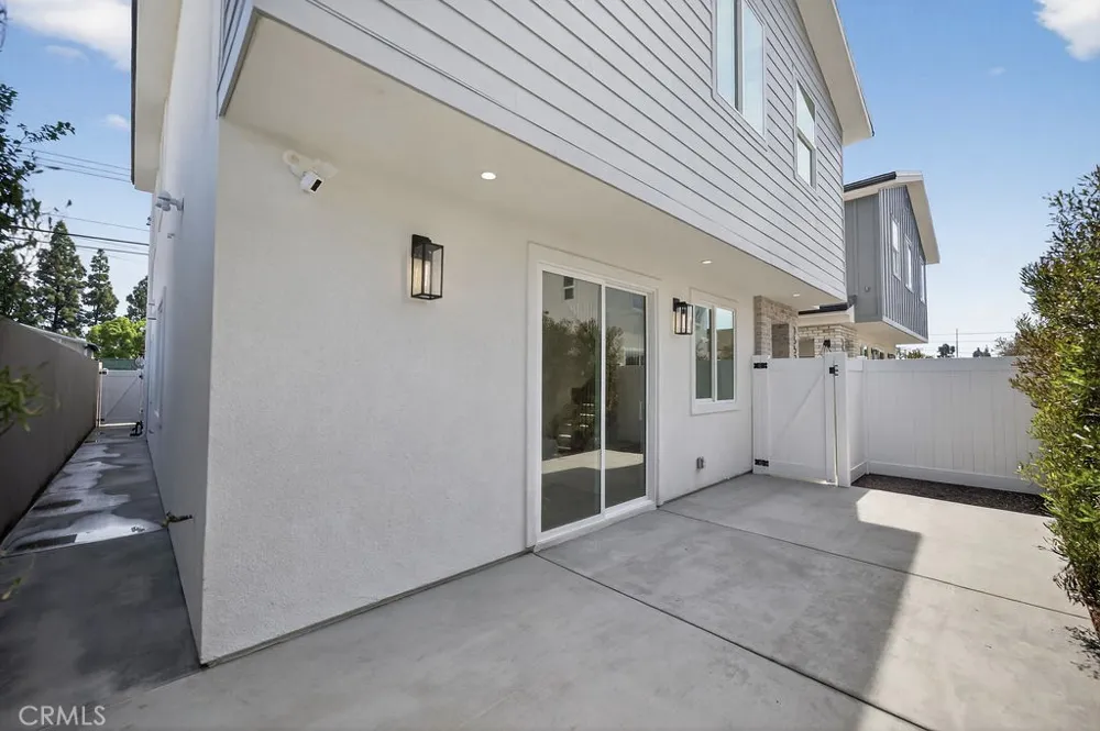 15540 Colorado Paramount, CA 90723