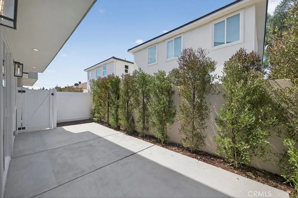 15540 Colorado Paramount, CA 90723