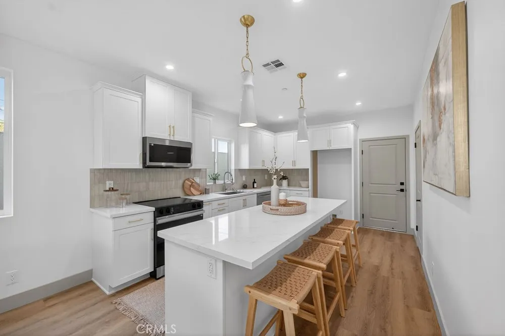 15540 Colorado Paramount, CA 90723