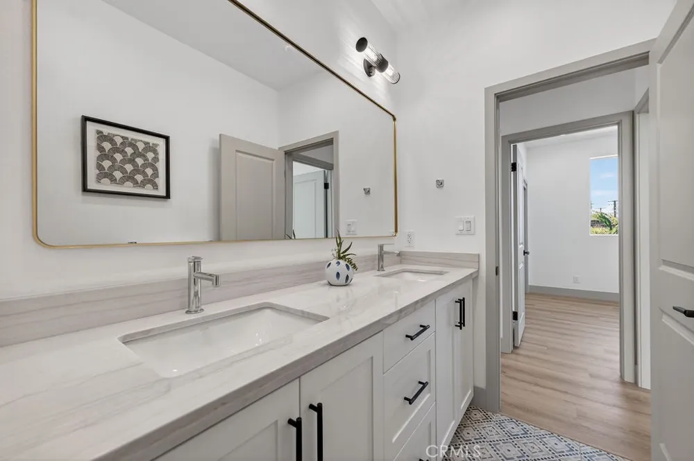 15540 Colorado Paramount, CA 90723